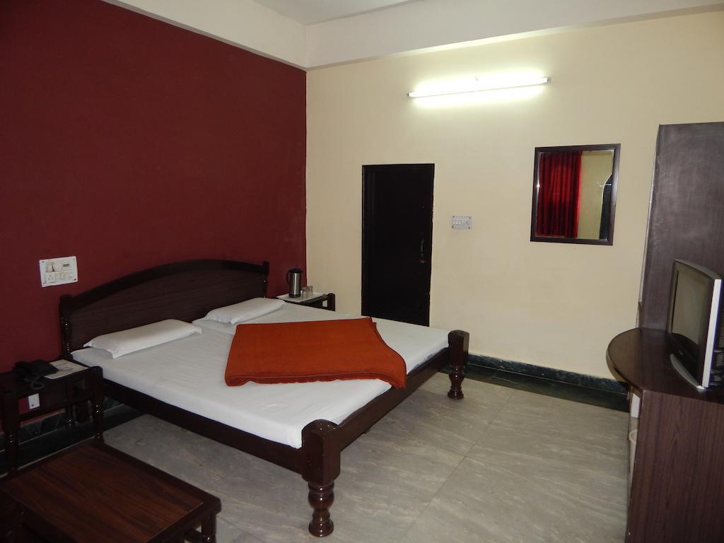 Hotel Chitra Heritage Haridwār Habitación foto