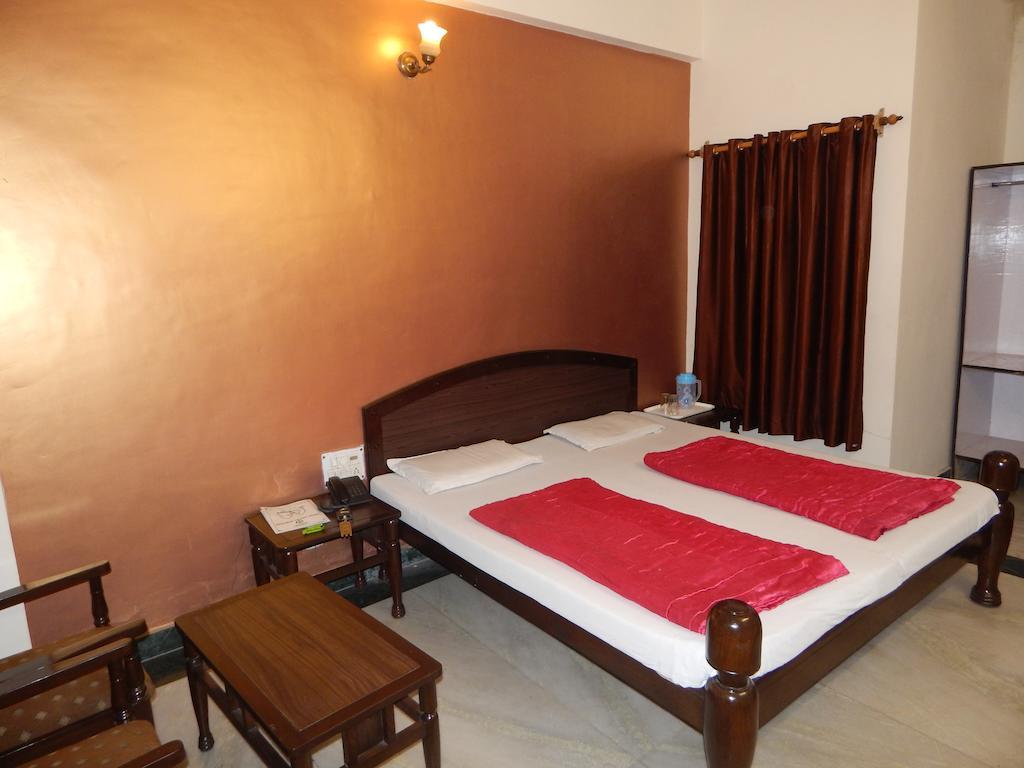 Hotel Chitra Heritage Haridwār Habitación foto