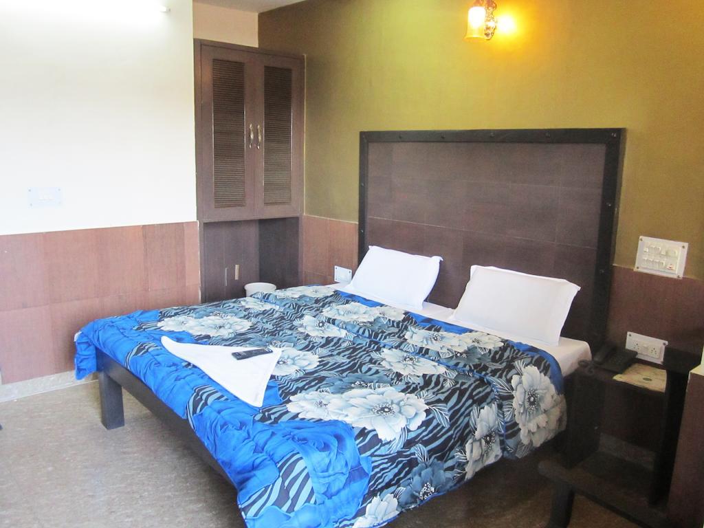 Hotel Chitra Heritage Haridwār Habitación foto